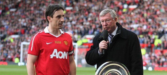Manchester United už sice Gary Neville na trávníku nereprezentuje, přesto stále vzpomíná na kouče Alexe Fergusona. Prý byl pro něho 20 let jako otec.