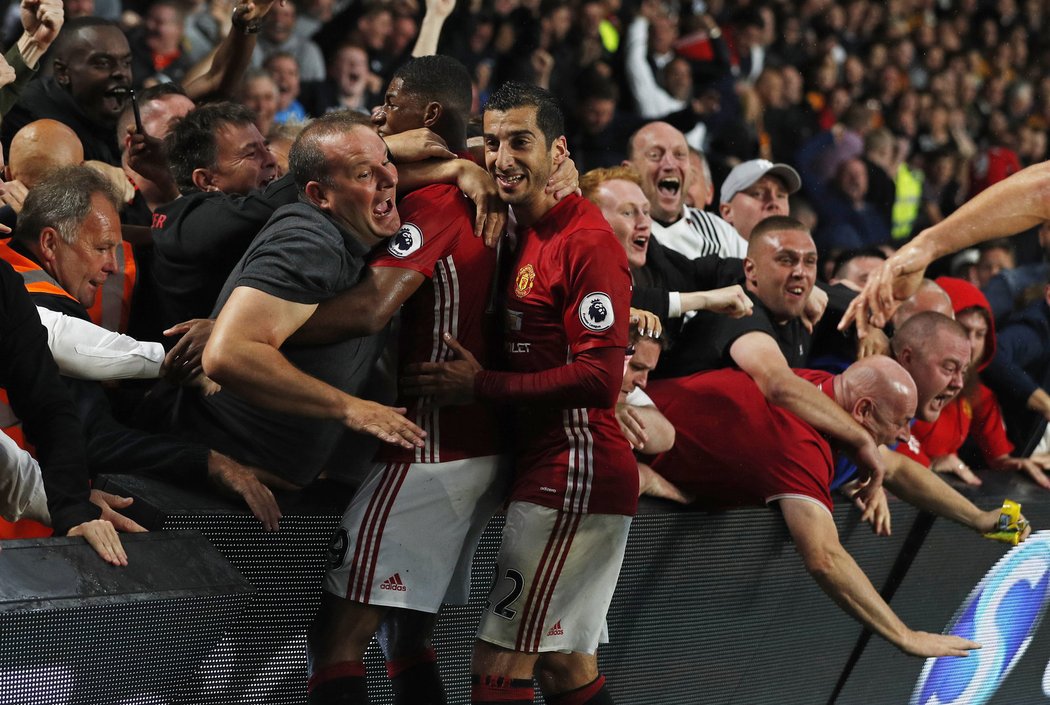 Pořádně bouřlivé oslavy gólu Manchesteru United přišly až v nastavení zápasu na půdě Hullu
