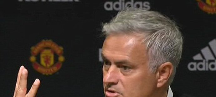 Mám tři tituly, chci respekt, ukázal José Mourinho na tiskové konferenci