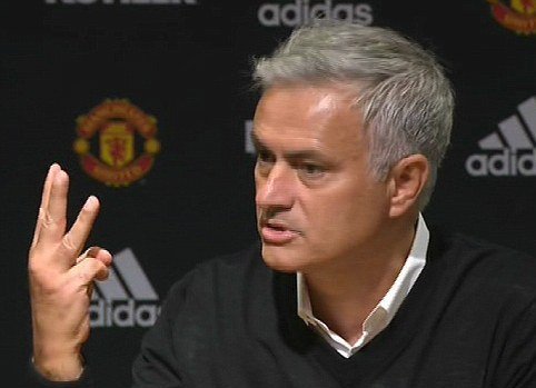 Mám tři tituly, chci respekt, ukázal José Mourinho na tiskové konferenci