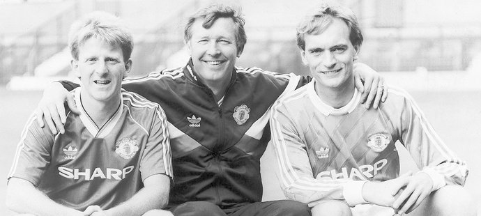 Gordon Strachan, Alex Ferguson a Jim Leighton v Manchesteru United na snímku z roku 1987