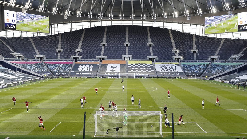 Prázdný stadion Tottenhamu při zápasu proti Manchesteru United