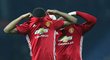 Fotbalisté Manchesteru United darovali své dresy fanouškům
