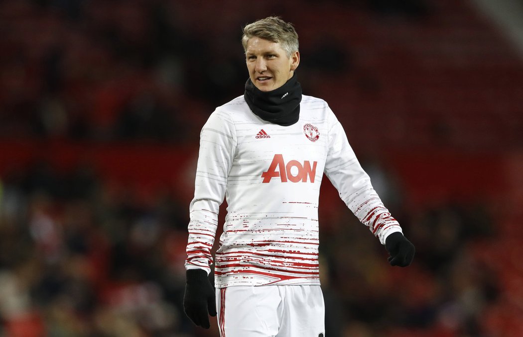 Zmizí kletba? Bastian Schweinsteiger se objevil překvapivě na lavičce United.