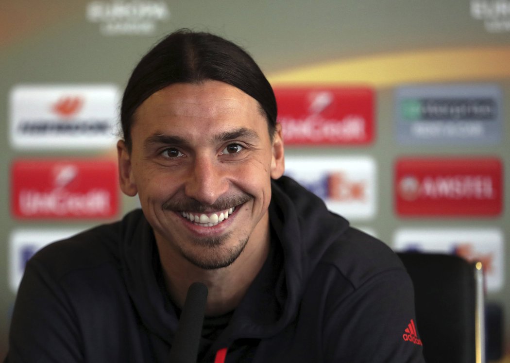 Zlatan Ibrahimovic na tiskové konferenci Manchesteru United