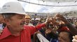 Brazilský prezident Luis Inacio Lula da Silva navštívil dělníky, kteří pracují na rekonstrukci Maracaná