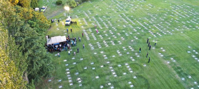 Pohřeb Diega Maradony na hřbitově v Buenos Aires