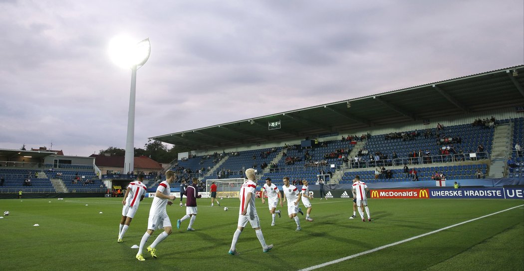 Ani při utkání Anglie s Portugalskem se nepodařilo stadion v Uherském Hradišti zcela zaplnit