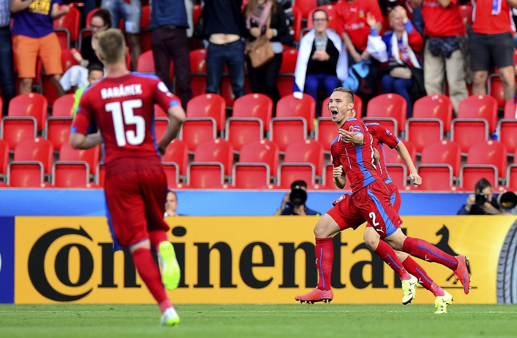 Pavel Kadeřábek se raduje po gólu do sítě Dánska