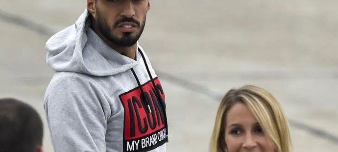 Luis Suárez s manželkou Sofií nemohli chybět na Messiho svatbě