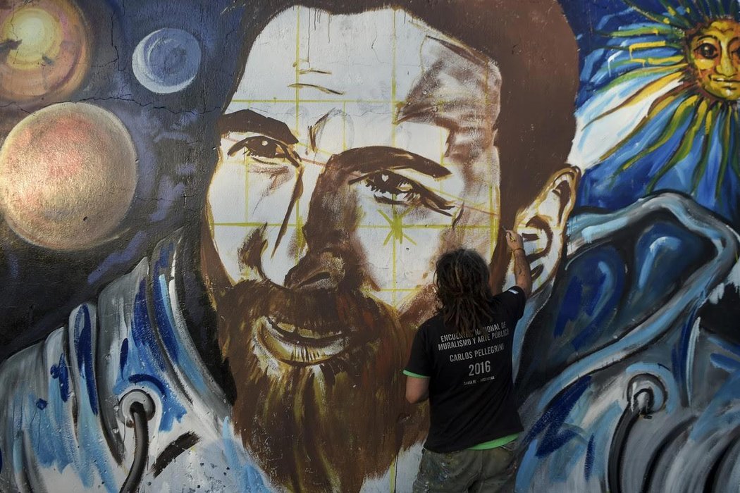 Messiho obličej zdobí jednu ze zdí v jeho rodném městě