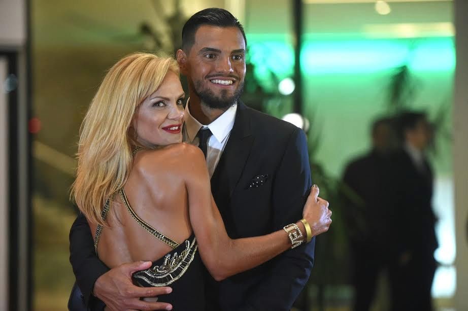 Brankář Manchesteru United Sergio Romero s manželkou na Messiho svatbě