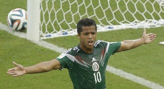 Mexiko dalo tři góly, ale nad Kamerunem vyhrálo jen těsně 1:0