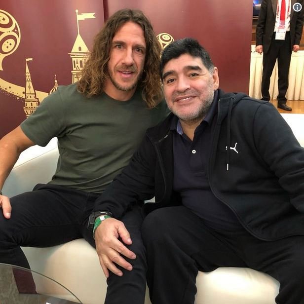 Carles Puyol s Diegem Maradonou před losem MS