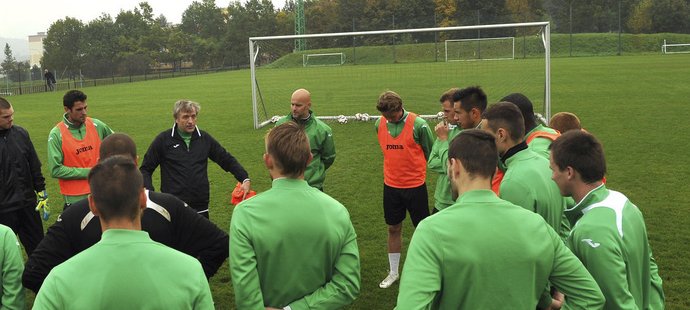 Fotbalisté druholigového Mostu při tréninku na podzim minulého roku