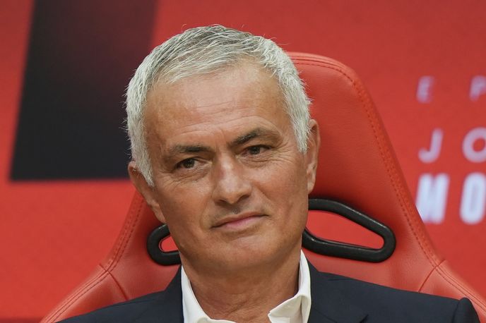 José Mourinho už jako nový trenér Benfiky Lisabon José Mourinho už jako nový trenér Benfiky Lisabon