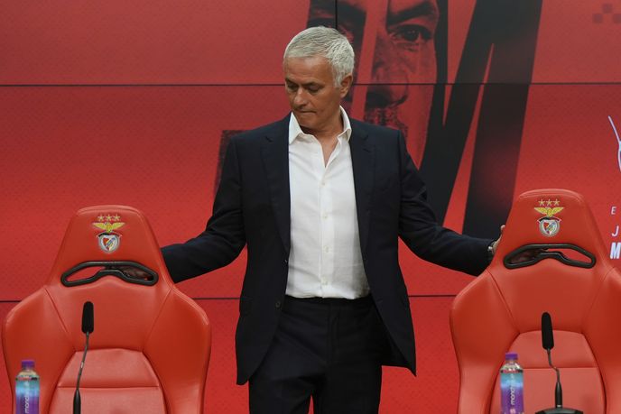 José Mourinho už jako nový trenér Benfiky Lisabon José Mourinho už jako nový trenér Benfiky Lisabon