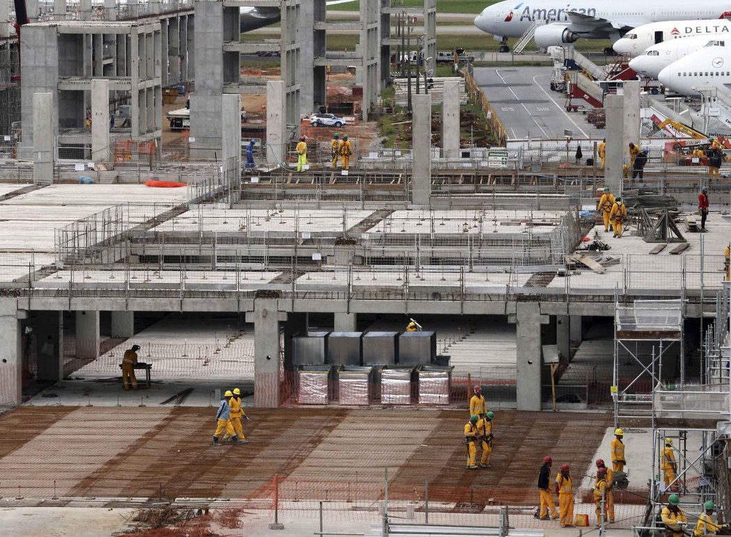 Také stav nového terminálu na letišti v Sao Paulu vyvolává obavy