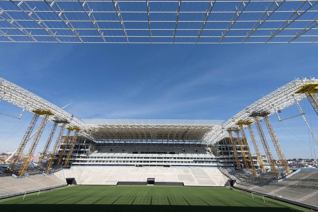 Pokud se stadion v Sao Paulu nepodaří dokončit, plán B neexistuje, přiznává šéf FIFA Sepp Blatter