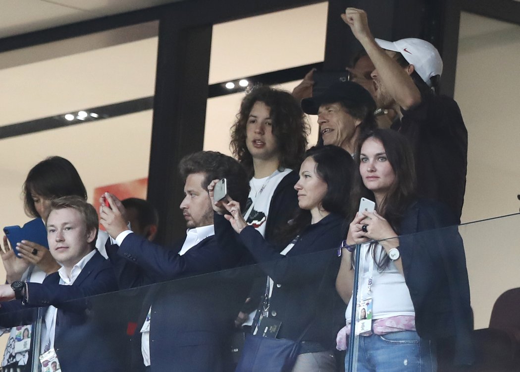 Anglické fotbalisty sledoval z tribuny pozorně i zpěvák skupiny Rolling Stones Mick Jagger