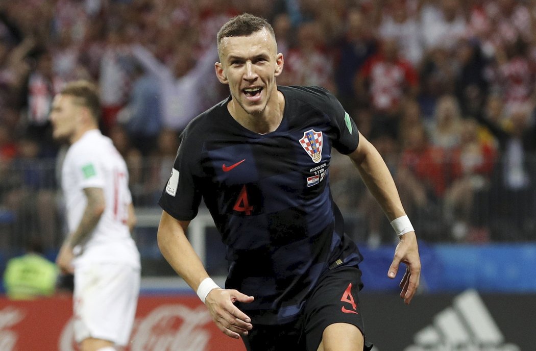 Ivan Perišič slaví vyrovnávací gól Chorvatska proti Anglii