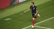 Mario Mandžukič slaví chorvatský gól v prodloužení do anglické sítě