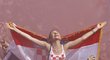 Chorvatská fanynka v Záhřebu při finále MS proti Francii
