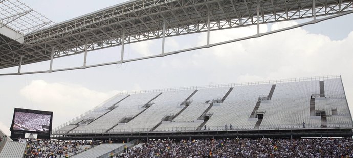 Při testech byla na stadionu v Sao Paulu zatížena pouze část tribun