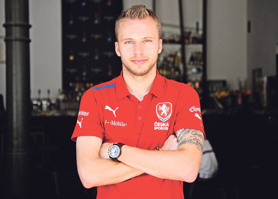 Michal Kadlec je fotbalový obránce