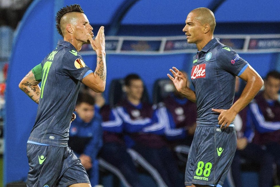 Záložník Neapole Marek Hamšík se raduje po gólu do sítě Slovanu Bratislava