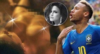 Šokující scéna jako z porna! Unese Neymar na MS video intimních partií své lásky?