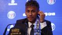 Neymar na tiskové konferenci jako posila Paris St. Germain
