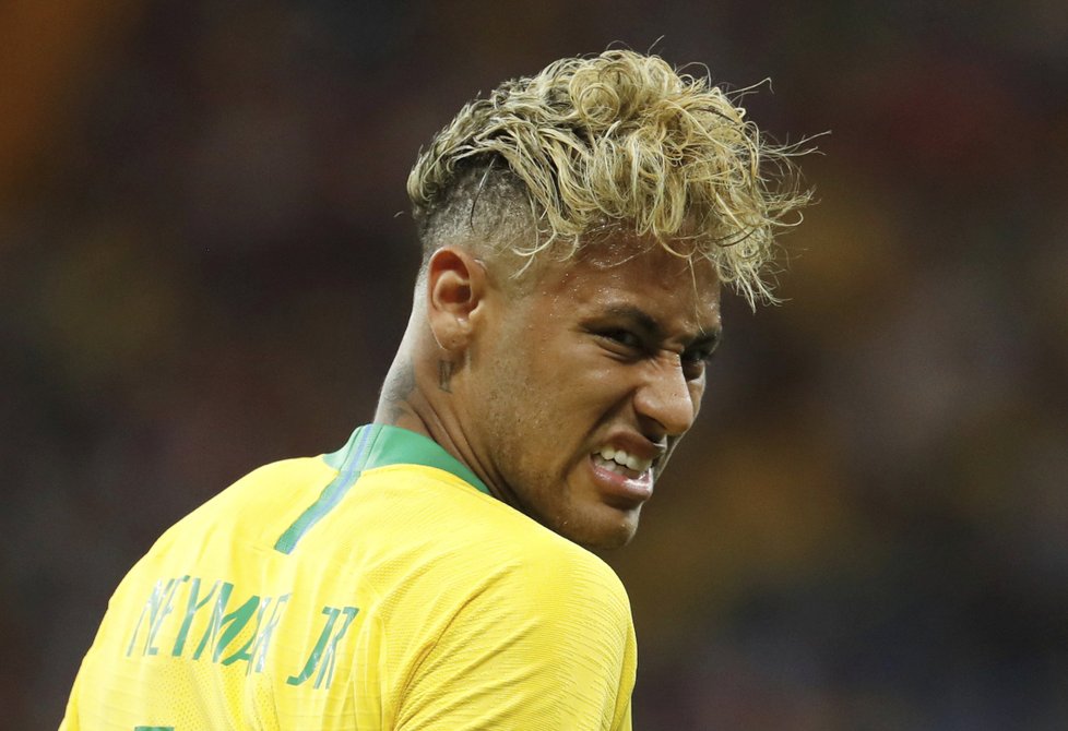 Brazilec Neymar a jeho nový účes pro mistrovství světa