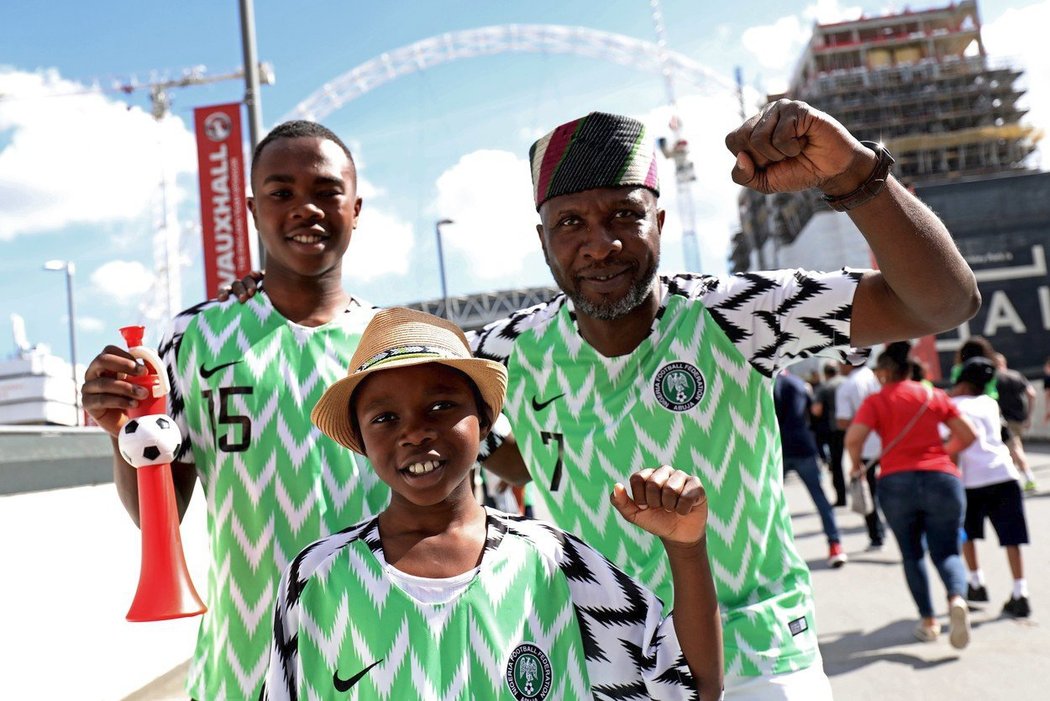 Fanoušci Nigérie před zápasem ve Wembley