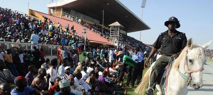 Na stadion v Nigérii se valily nekontrolovatelné davy