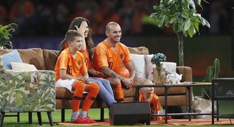 Unikátní rozlučka v Nizozemsku! Sneijder seděl v gauči na hřišti