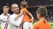 Wesley Sneijder při rozlučkovém zápase za nizozemskou reprezentaci se svými dětmi