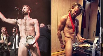 Oslavy poháru v Norsku? Další nahý fotbalista s ním opět zakryl pouze rozkrok