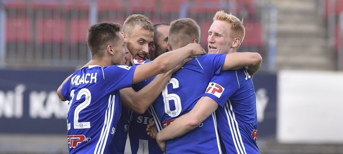 Fotbalisté Olomouce se radují z gólu proti Mladé Boleslavi