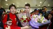 Čínští fanoušci vítají Brazilce Oscara po příletu do Šanghaje