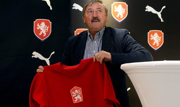 Antonín Panenka bude přímým účastníkem losu EURO 2016. Vylosuje někoho Čechům?