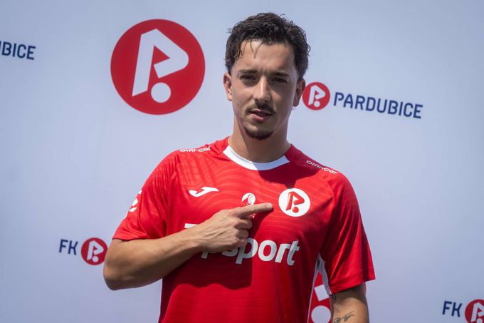 Přípravy na ligu ONLINE: Pardubice představily nové logo, výsměch od rivala Přípravy na ligu ONLINE: Pardubice představily nové logo, výsměch od rivala