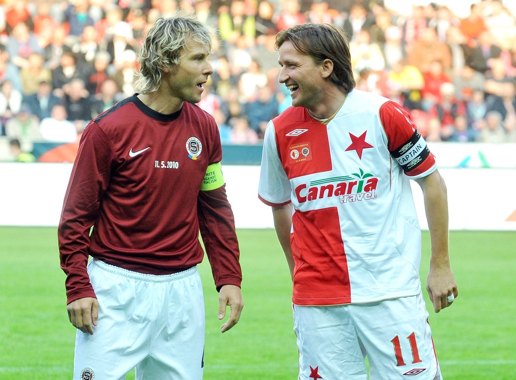 2010. Zpátky na hřišti. Pavel Nedvěd dorazil do Edenu na rozlučkový zápas Vladimíra Šmicra.