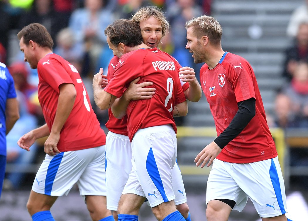 2019. V zápase století v Olomouci se Pavel Nedvěd potkal s dalšími někdejšími spoluhráči z reprezentace.