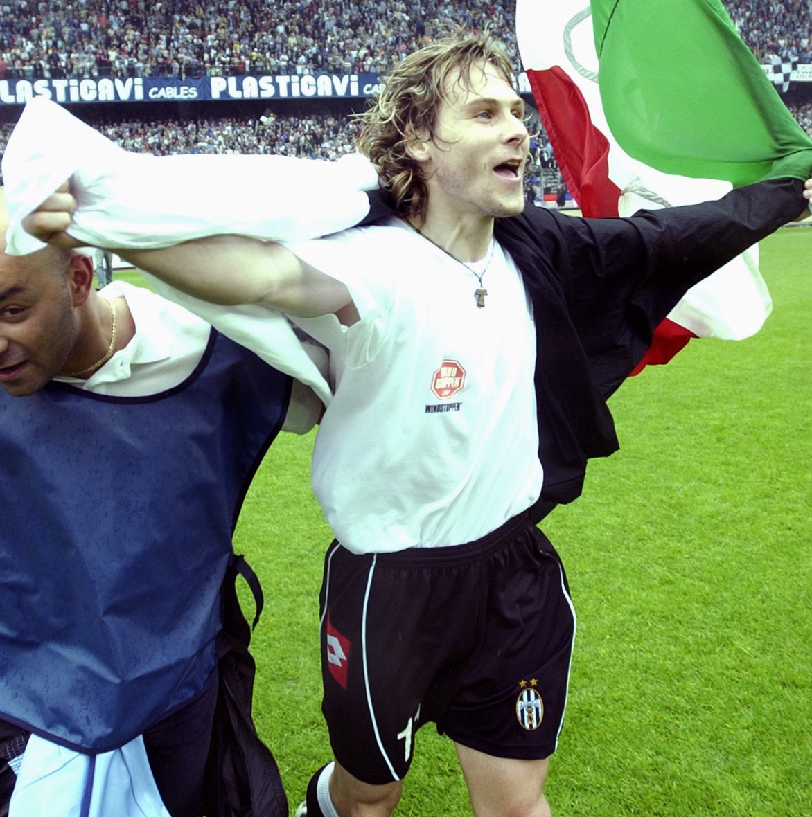 2003. Pavel Nedvěd při oslavách titulu s Juventusem Turín.