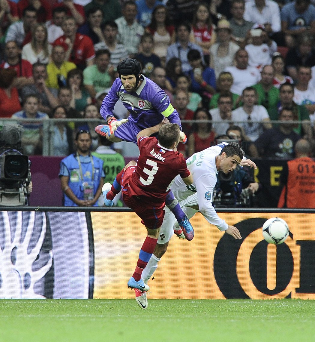 2012. Čtvrtfinále EURO proti Portugalsku. V souboji se potkali Petr Čech, Michal Kadlec a Cristiano Ronaldo