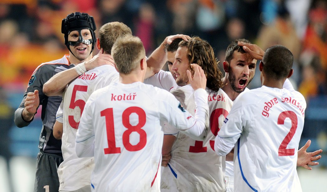 2011. Oslava postupu na EURO 2012 po úspěšné baráži v Černé Hoře. Petr Čech patřil opět mezi klíčové hráče.