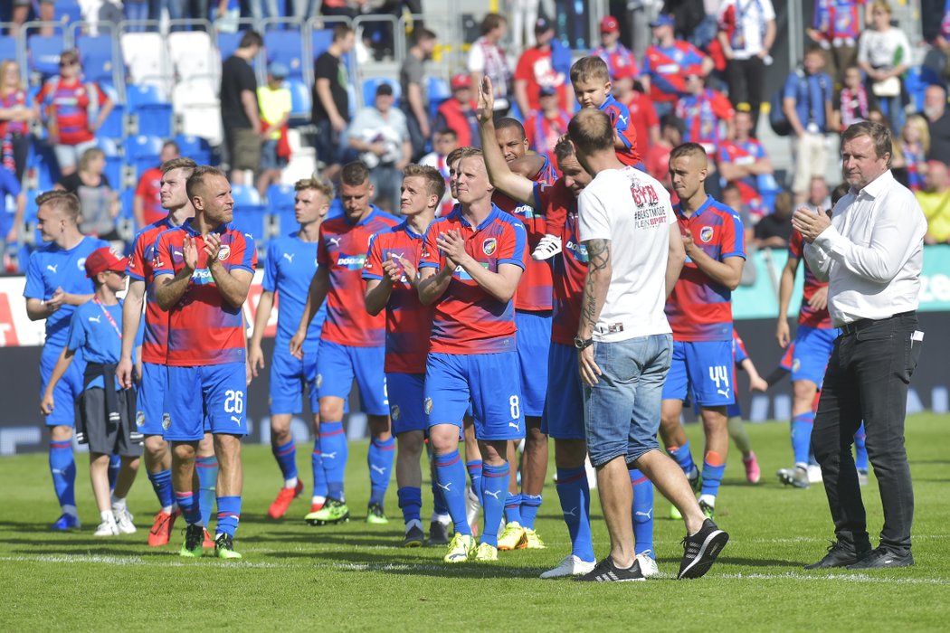 Marek Bakoš naposledy mává fanouškům jako hráč Plzně