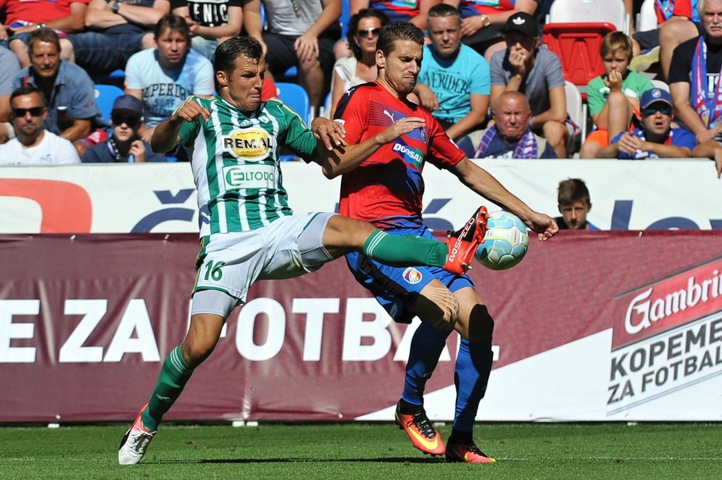 Martin Dostál z Bohemians (vlevo) a Jan Kovařík z Plzně při remíze 1:1