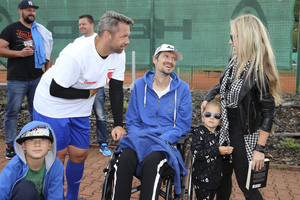 Nemocného fotbalistu Mariána Čišovského upoutala ALS na invalidní vozík